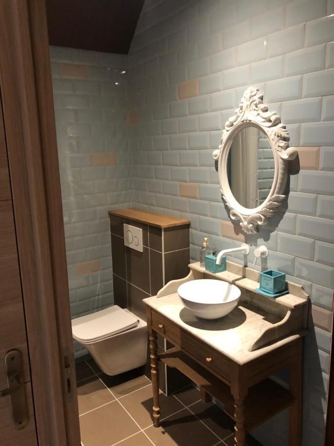 Chambres Au Chateau Du Mouillat Saint-Clair-de-la-Tour Екстериор снимка